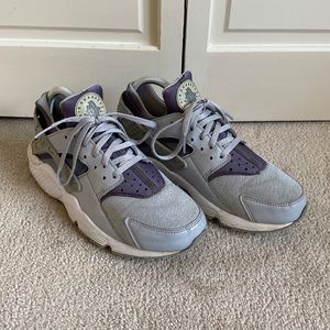 Nike AIR Huarache gray size 9